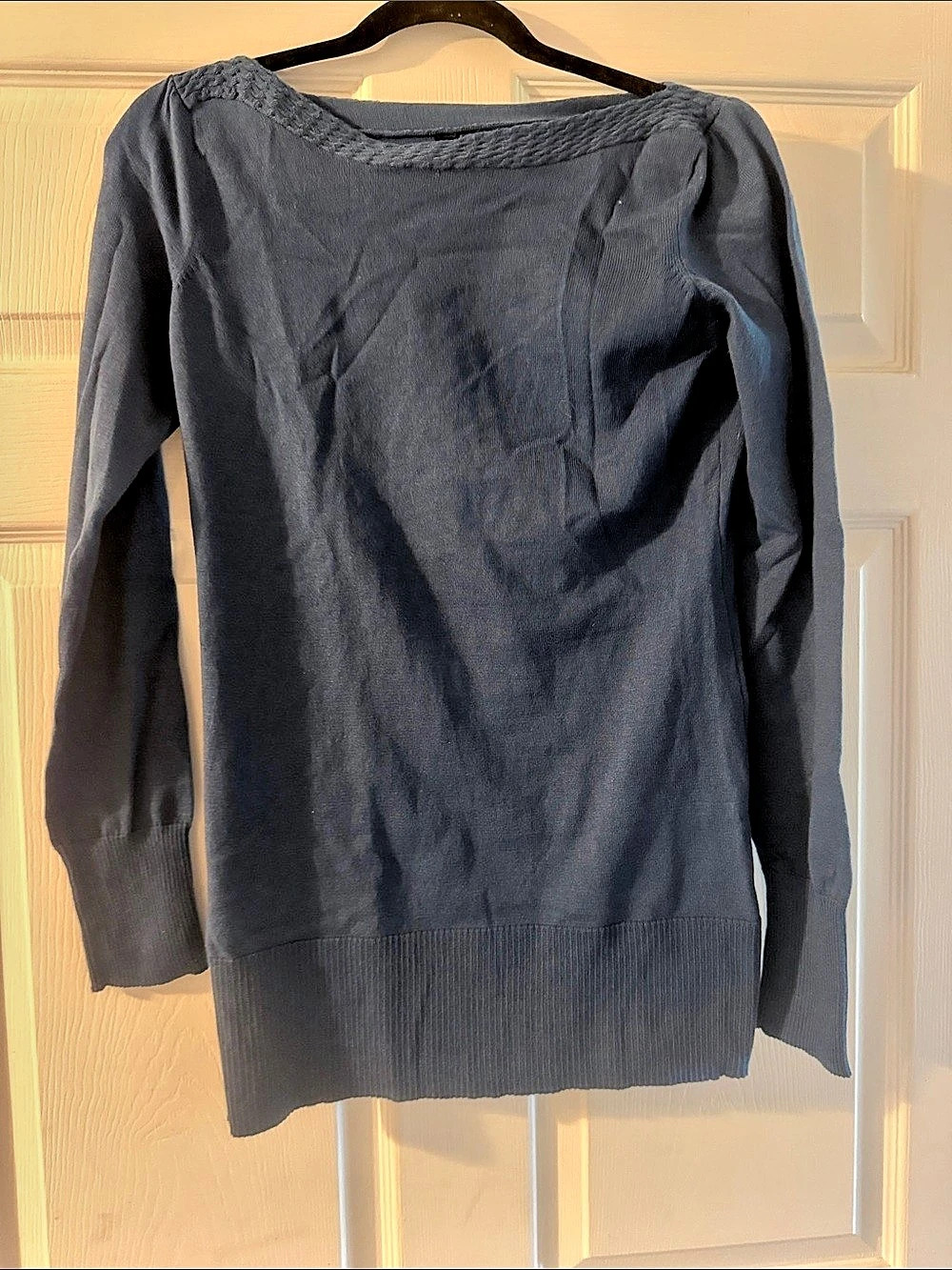The Limited Long Sleeve Sweater in Blue Size Medium Like New
